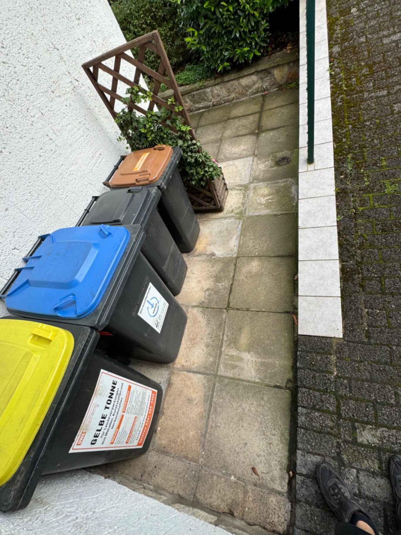 Entsorgungsplatz - Vor der Reinigung