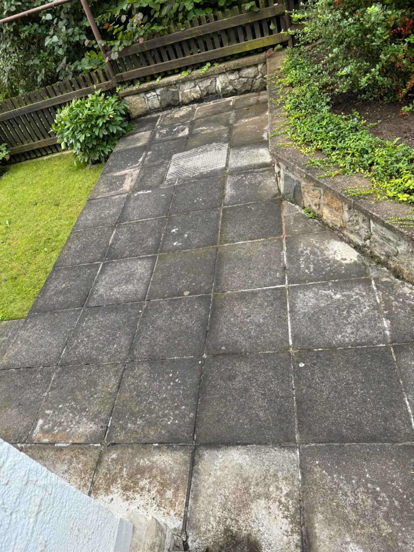Terrasse - Vor der Reinigung