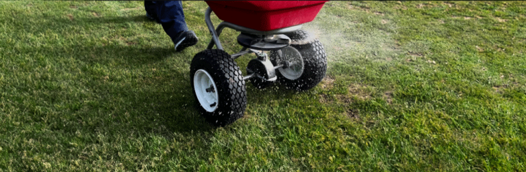 Düngen per Streuwagen