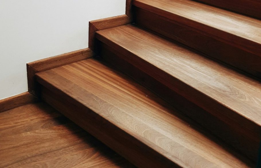 Unsplash - Holztreppe