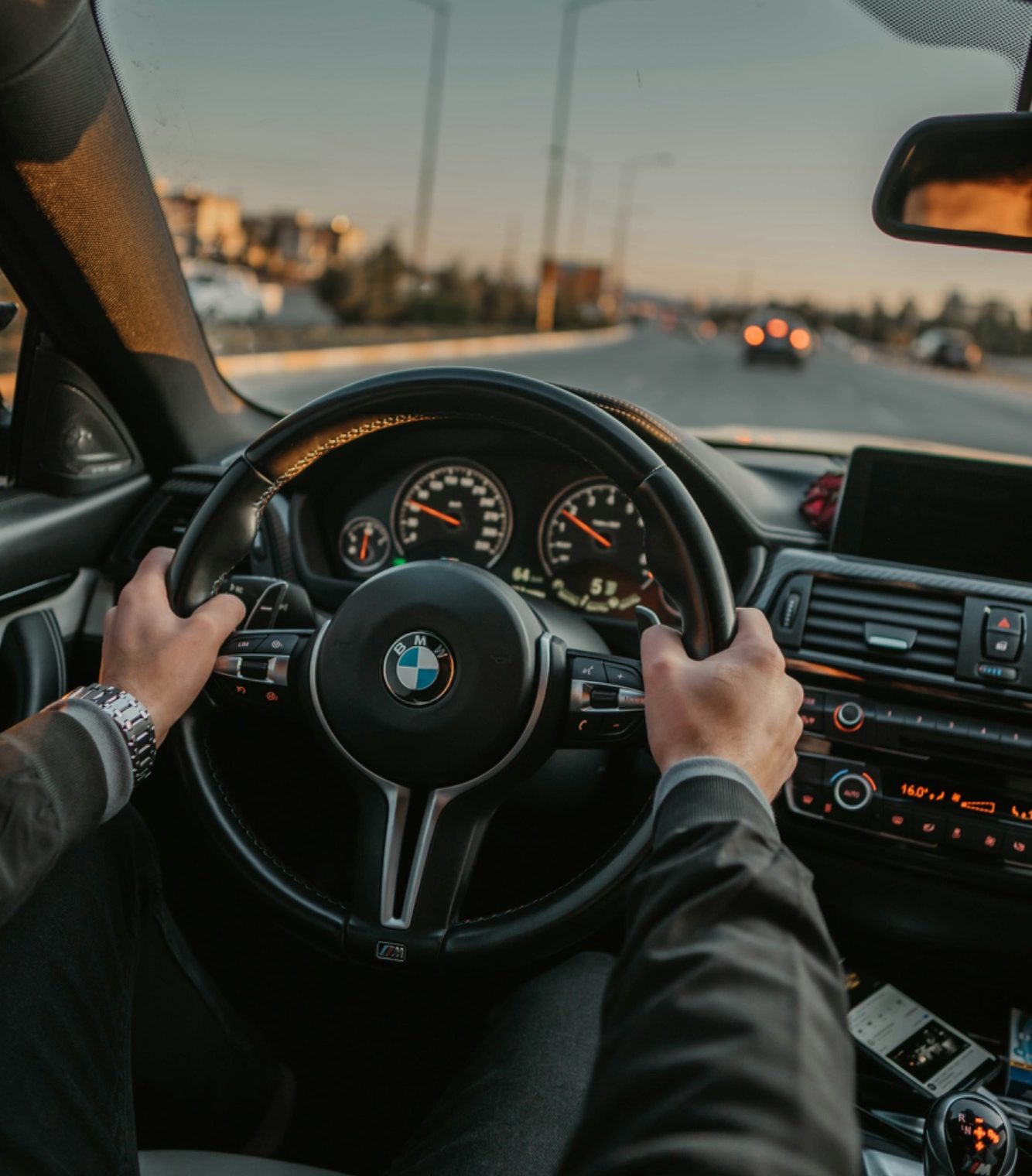 Unsplash - Auto fahren